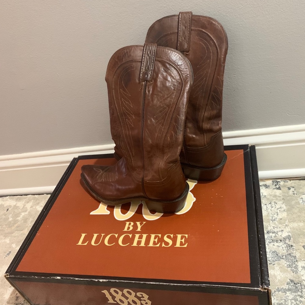Lucchese size 7 brown leather boots